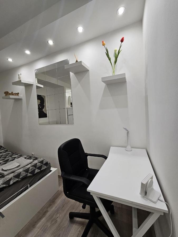 Smart Studio In The Heart Of Будапеща Екстериор снимка