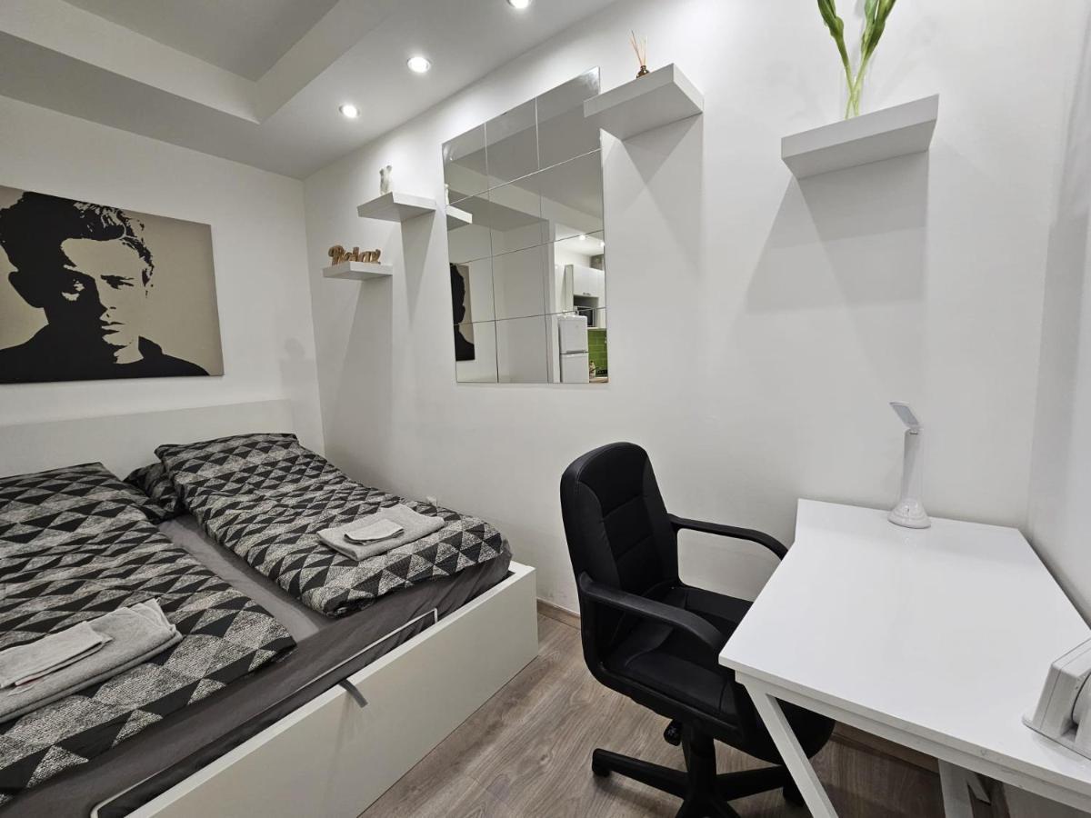 Smart Studio In The Heart Of Будапеща Екстериор снимка