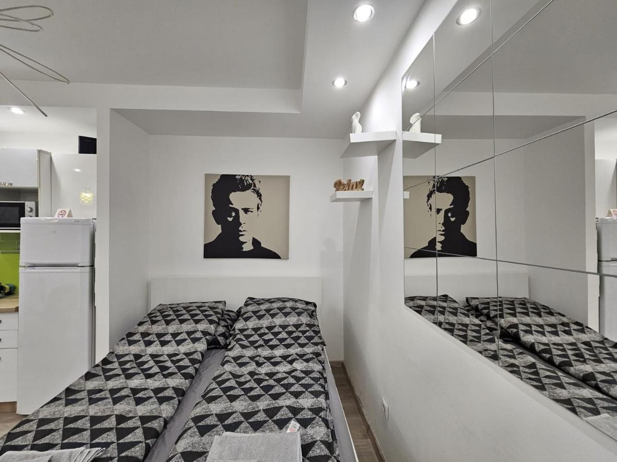 Smart Studio In The Heart Of Будапеща Екстериор снимка