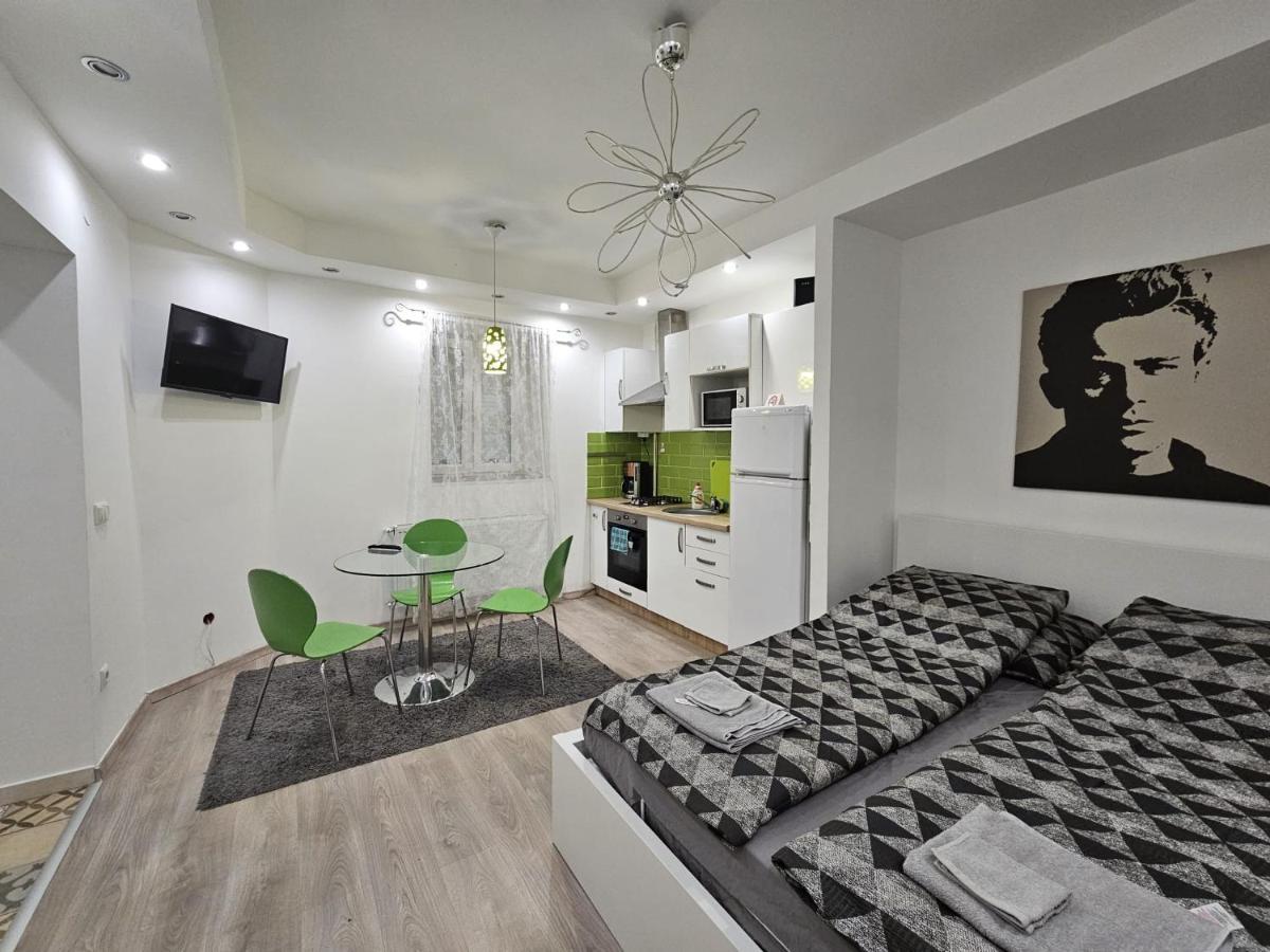 Smart Studio In The Heart Of Будапеща Екстериор снимка