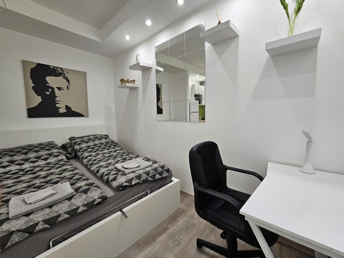 Smart Studio In The Heart Of Будапеща Екстериор снимка